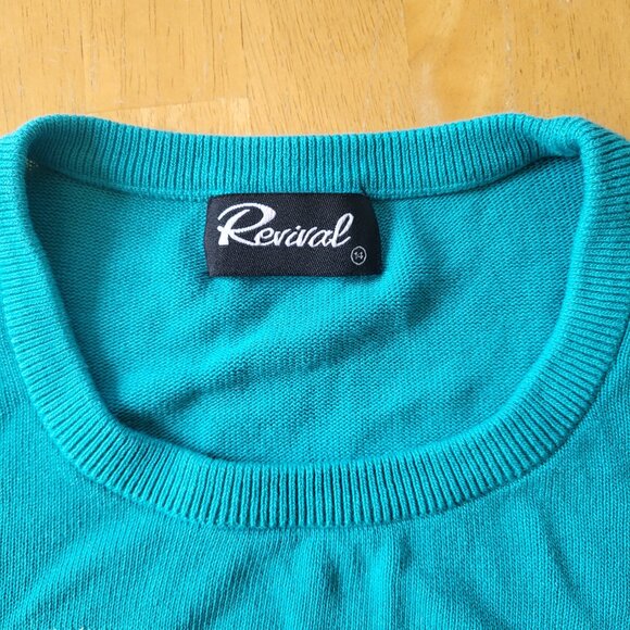 Soft Bright Blue / Teal Intarsia Knit Fish Lightweight Knit Sweater - Picture 3 of 5